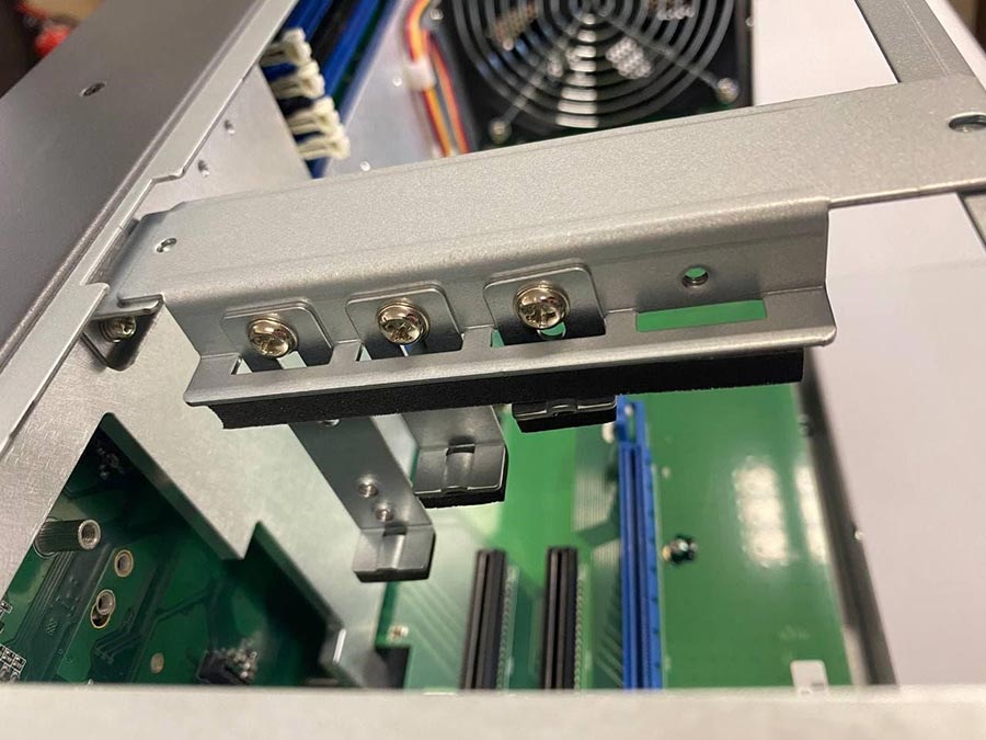 Промышленный многослотовый  ПК Axiomtek IPC 970 для  видеоаналитики